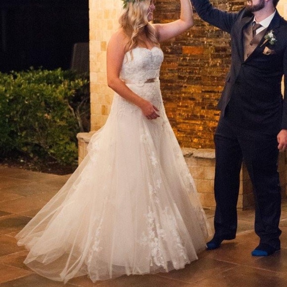 Flowy Lace Melissa Sweet Wedding Dress - Picture 3 of 12